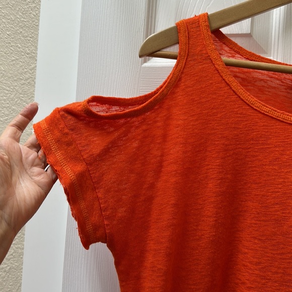 Bobeau Cold Shoulder Top - Picture 7 of 13